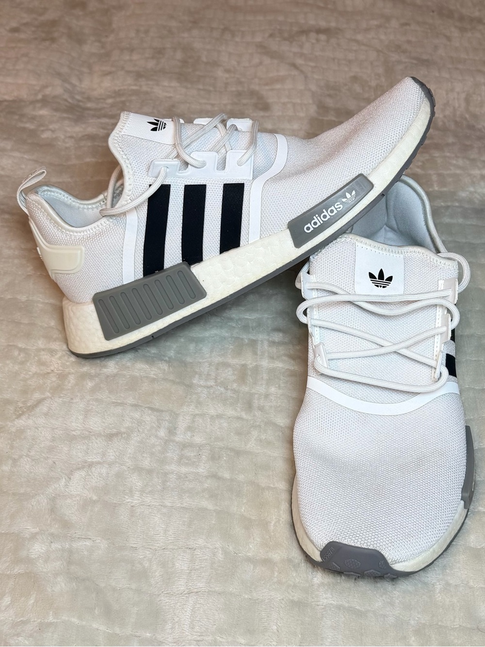 Adidas NMD_R1 Primeblue GZ9261 Cloud White Boost Sneakers Men’s 11 Athletic - Picture 2 of 14